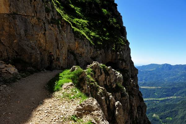 Strada delle 52 gallerie al monte Pasubio, da passo Xomo bocchetta Campiglia al rifugio gen. A.Papa