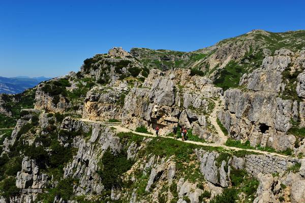 Strada delle 52 gallerie al monte Pasubio, da passo Xomo bocchetta Campiglia al rifugio gen. A.Papa