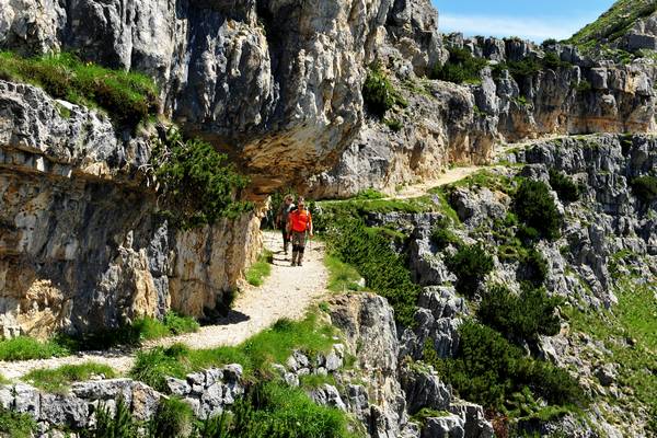 Strada delle 52 gallerie al monte Pasubio, da passo Xomo bocchetta Campiglia al rifugio gen. A.Papa