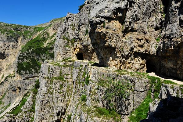 Strada delle 52 gallerie al monte Pasubio, da passo Xomo bocchetta Campiglia al rifugio gen. A.Papa