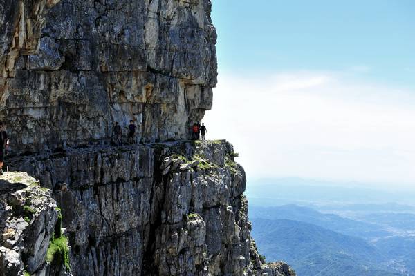 Strada delle 52 gallerie al monte Pasubio, da passo Xomo bocchetta Campiglia al rifugio gen. A.Papa