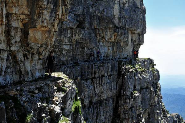 Strada delle 52 gallerie al monte Pasubio, da passo Xomo bocchetta Campiglia al rifugio gen. A.Papa