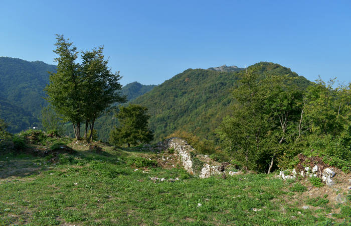 Sentiero dell'Antica Pieve al Castello di Pievebelvicino a Torrebelvicino, Val Leogra Pasubio