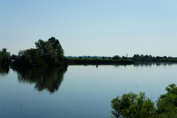 giro cicloturistico tra Adria e Porto Viro lungo gli argini del Canal Bianco e del fiume Po