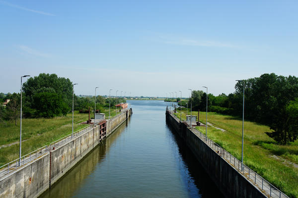 giro cicloturistico tra Adria e Porto Viro lungo gli argini del Canal Bianco e del fiume Po
