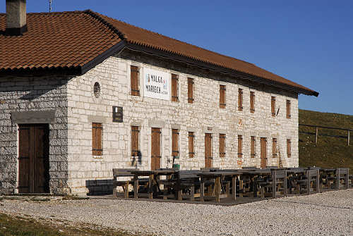 Agriturismo malga Mariech al monte Cesen