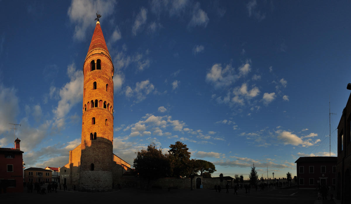 Campanile e Piazza Duomo a Caorle