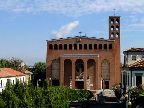 la campagna polesana e il fiume argine a Cavarzere