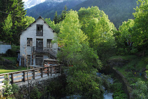 Canale d'Agordo, Gares