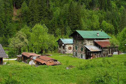Canale d'Agordo, Gares