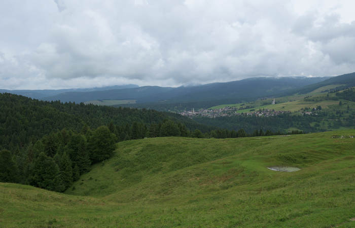 Bertigo, casera Stenfle, val di Melago, monte Valbella, passeggiata ai Tre Monti di Gallio