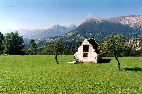 case con frontone a gradoni nel bellunese