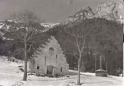 case con frontone a gradoni nel bellunese