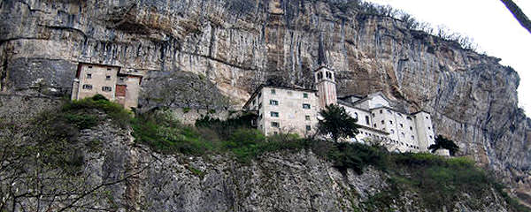 Santuario Madonna della Corona, Brentino Belluno, Spiazzi di Ferrara di Monte Baldo