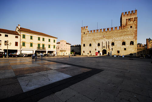 Marostica - Castello Inferiore e piazza scacchi