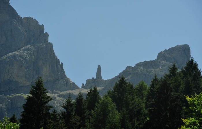 Rifugio Furio Bianchet al Pian dei Gat in Val Vescovà nel versante nord del monte Schiara, Parco Nazionale Dolomiti Bellunesi
