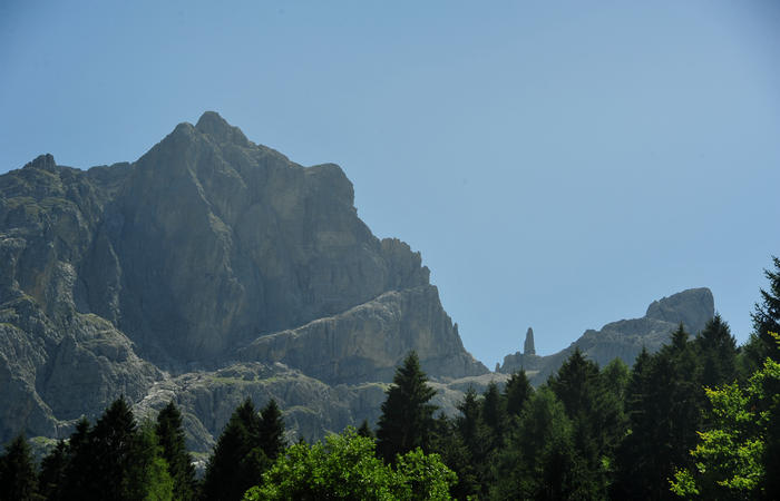 Rifugio Furio Bianchet al Pian dei Gat in Val Vescovà nel versante nord del monte Schiara, Parco Nazionale Dolomiti Bellunesi