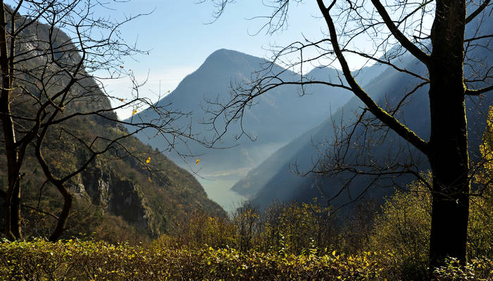 Lago di Mis valle del Mis monti del Sole
