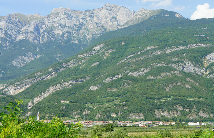 Ciclopista del Sole in Val d'Adige, tra Trento e Ala-Avio