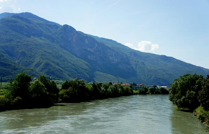 Ciclopista del Sole in Val d'Adige, tra Trento e Ala-Avio