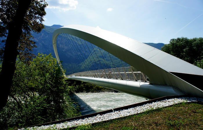 Ciclopista del Sole in Val d'Adige, tra Trento e Ala-Avio