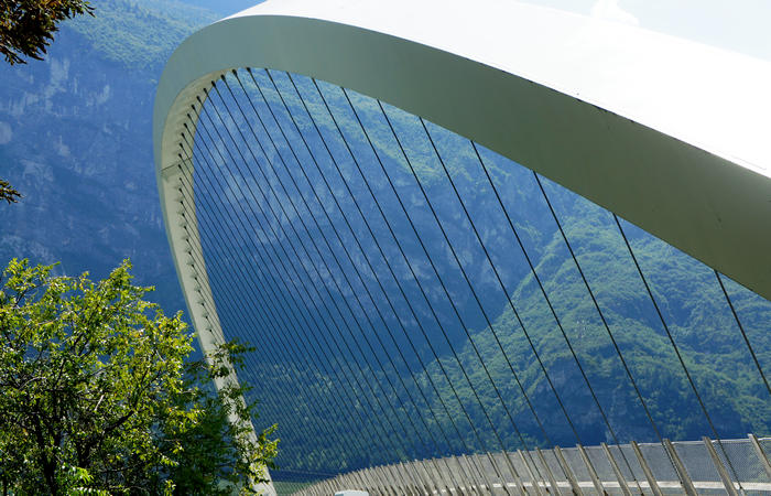 Ciclopista del Sole in Val d'Adige, tra Trento e Ala-Avio