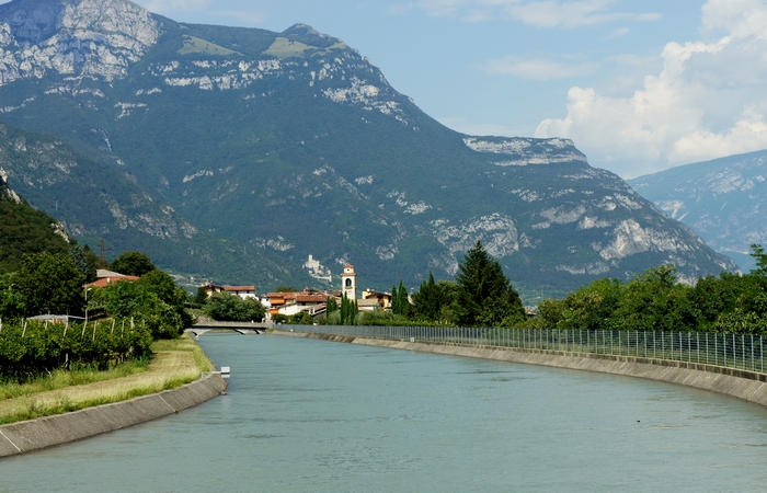 Ciclopista del Sole in Val d'Adige, tra Trento e Ala-Avio