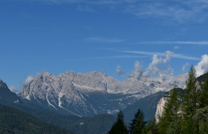 Val di Zoldo - sentiero salita al rifugio Casera Bosconero dal lago di Pontesei