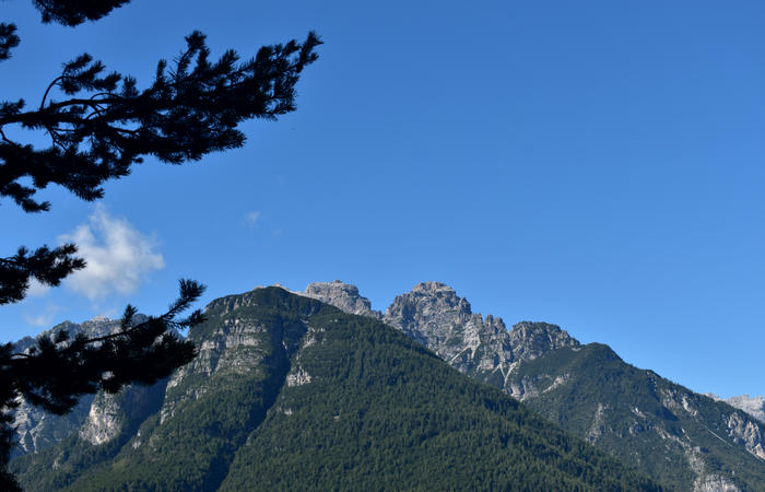 Val di Zoldo - sentiero salita al rifugio Casera Bosconero dal lago di Pontesei