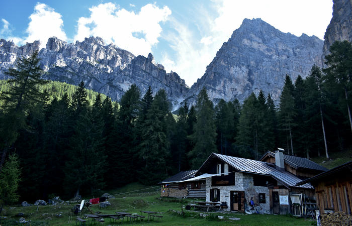 Val di Zoldo - sentiero salita al rifugio Casera Bosconero dal lago di Pontesei
