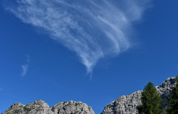 Val di Zoldo - sentiero salita al rifugio Casera Bosconero dal lago di Pontesei