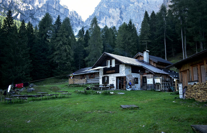 Val di Zoldo - sentiero salita al rifugio Casera Bosconero dal lago di Pontesei