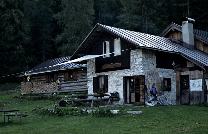 Val di Zoldo - sentiero salita al rifugio Casera Bosconero dal lago di Pontesei