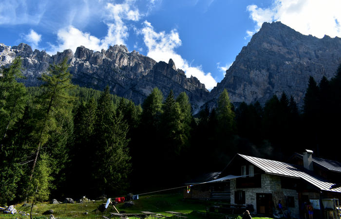 Val di Zoldo - sentiero salita al rifugio Casera Bosconero dal lago di Pontesei