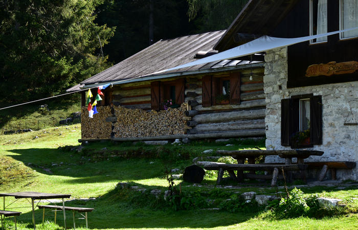 Val di Zoldo - sentiero salita al rifugio Casera Bosconero dal lago di Pontesei