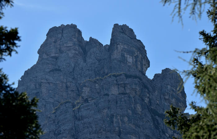 Val di Zoldo - sentiero salita al rifugio Casera Bosconero dal lago di Pontesei