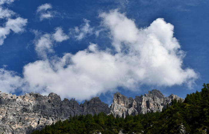 Val di Zoldo - sentiero salita al rifugio Casera Bosconero dal lago di Pontesei