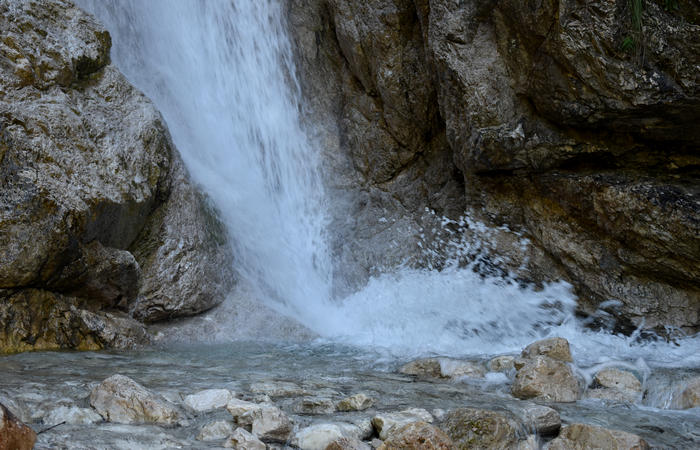 Val di Zoldo - sentiero salita al rifugio Casera Bosconero dal lago di Pontesei