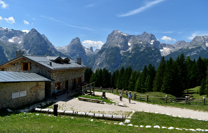 escursione Misurina Col de Varda rif. Citta di Carpi agriturismo malga Maraia, Cadini di Misurina Auronzo Cadore Dolomiti Tre Cime di Lavaredo