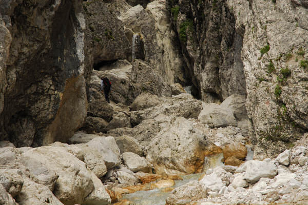 Dolomiti Antelao Val d'Oten Praciadelan Capanna Alpini Cascata Pile
