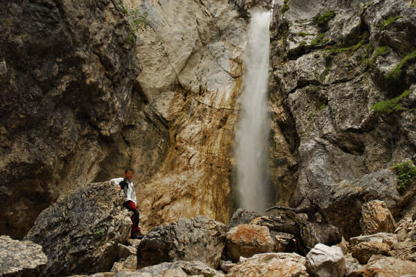 Dolomiti Antelao Val d'Oten Praciadelan Capanna Alpini Cascata Pile