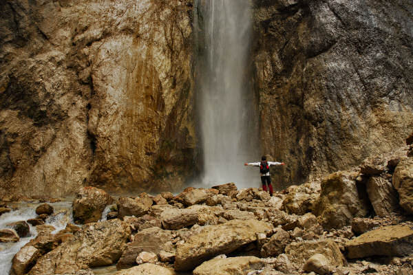 Dolomiti Antelao Val d'Oten Praciadelan Capanna Alpini Cascata Pile