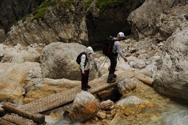 Dolomiti Antelao Val d'Oten Praciadelan Capanna Alpini Cascata Pile