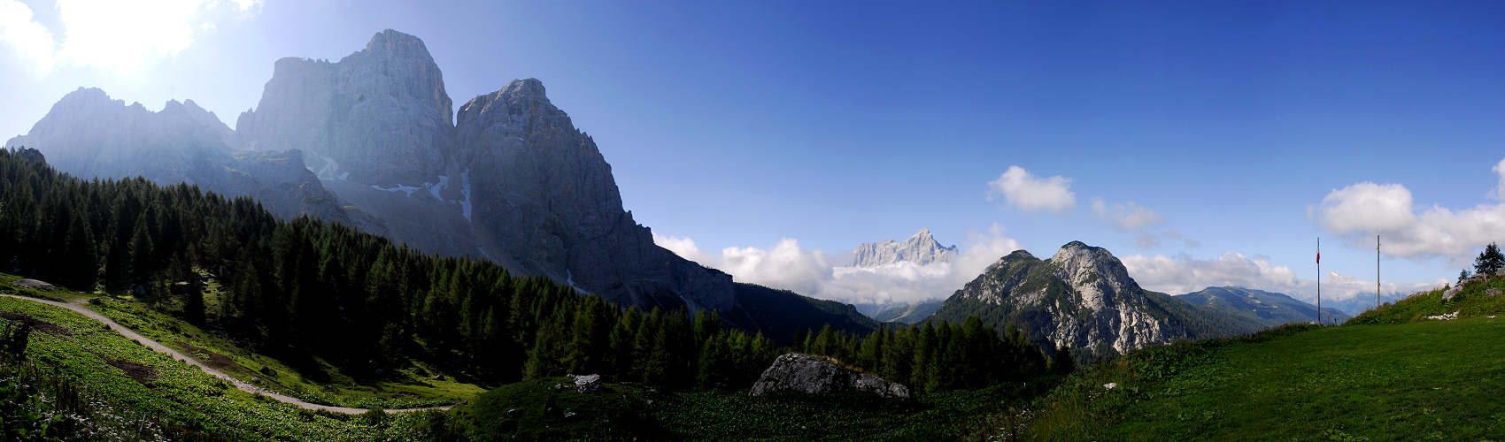 dal rifugio Città di Fiume verso il Pelmo-Pelmetto e la Val Fiorentina