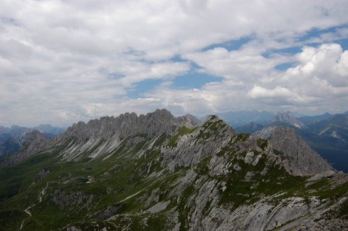 dal monte Lastroni verso la cresta Righele