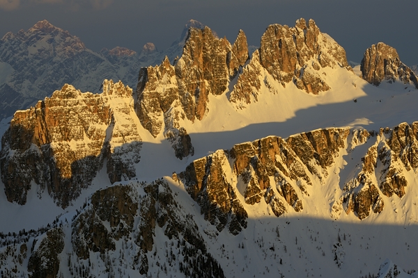 tramonto, notte e alba invernali dal Lagazuoi Piccolo verso le Dolomiti Ampezzane