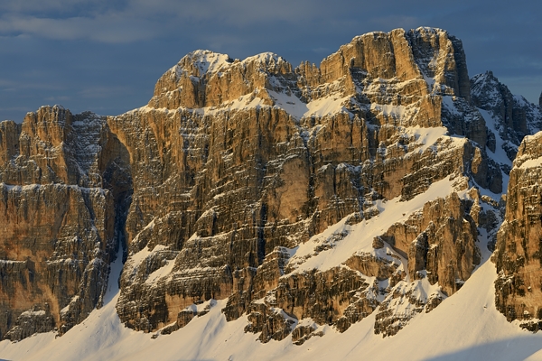 tramonto, notte e alba invernali dal Lagazuoi Piccolo verso le Dolomiti Ampezzane