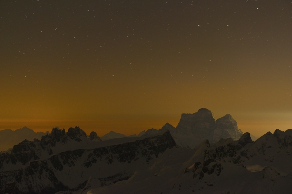 tramonto, notte e alba invernali dal Lagazuoi Piccolo verso le Dolomiti Ampezzane