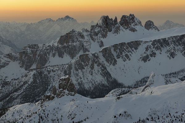tramonto, notte e alba invernali dal Lagazuoi Piccolo verso le Dolomiti Ampezzane