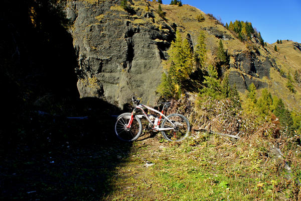 salita in mtb a forcella Cesurette Casera Campigat, da Taibon Valle San Lucano Col di Pra a Gares Canale d'Agordo